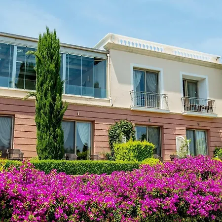 Antmare Hotell 3*